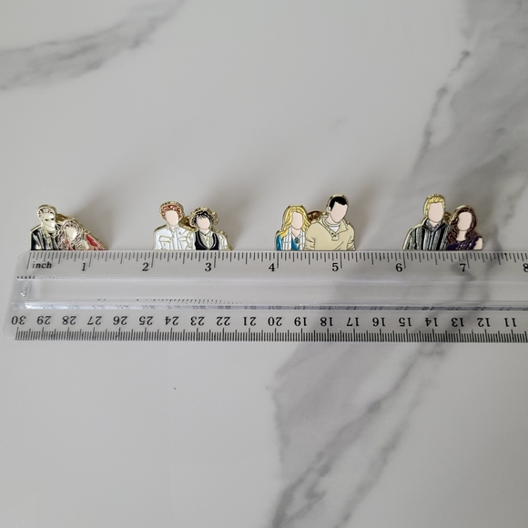 Twilight Carlisle and Esme Enamel Pin - Picture 3 of 3